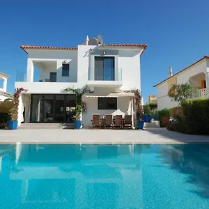 Valhalla - Free Heated Swimming Pool - By Bedzy Lux Villa